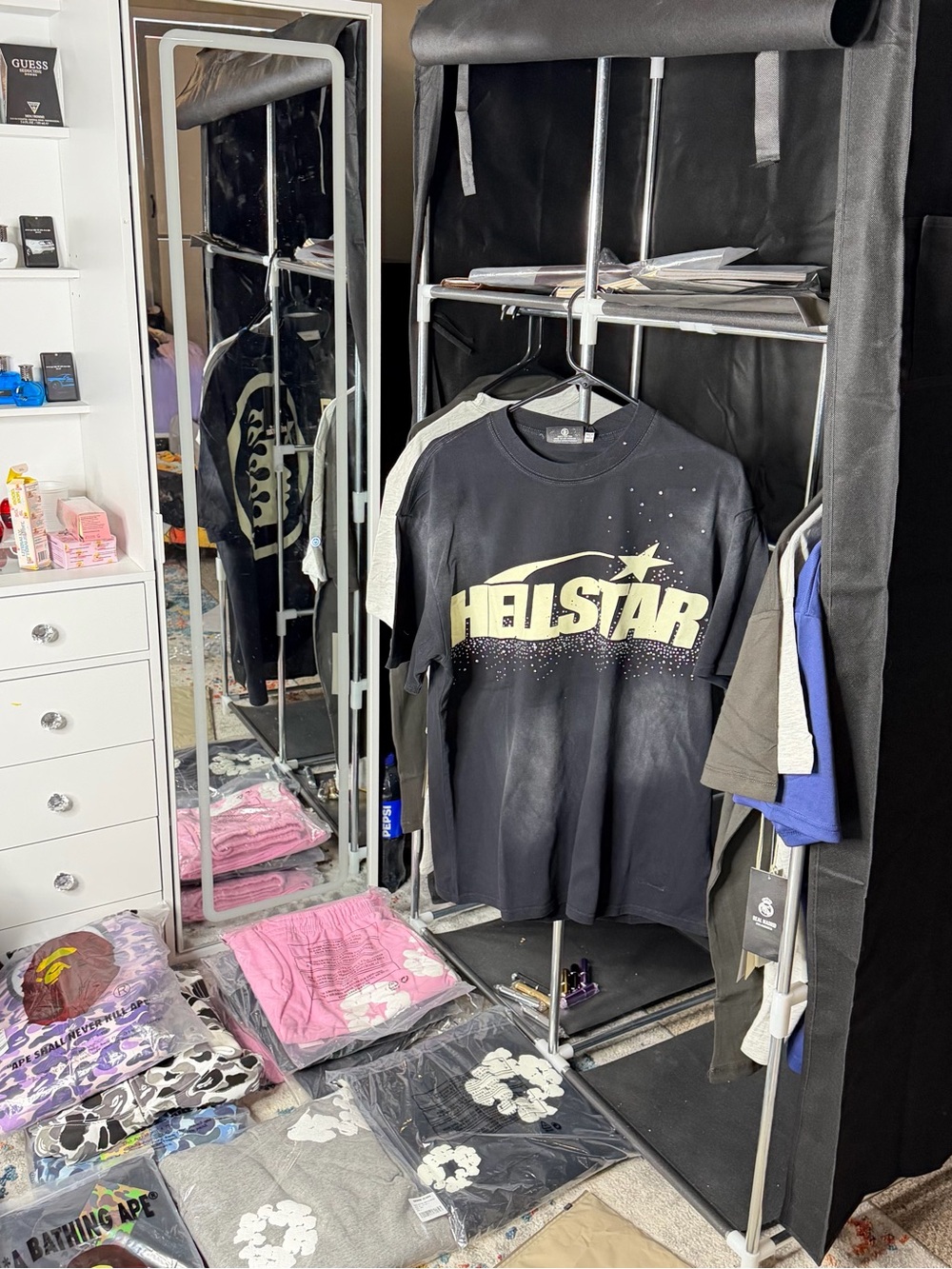 Hellstar Black Short-Sleeve Graphic Tee - Casual Streetwear